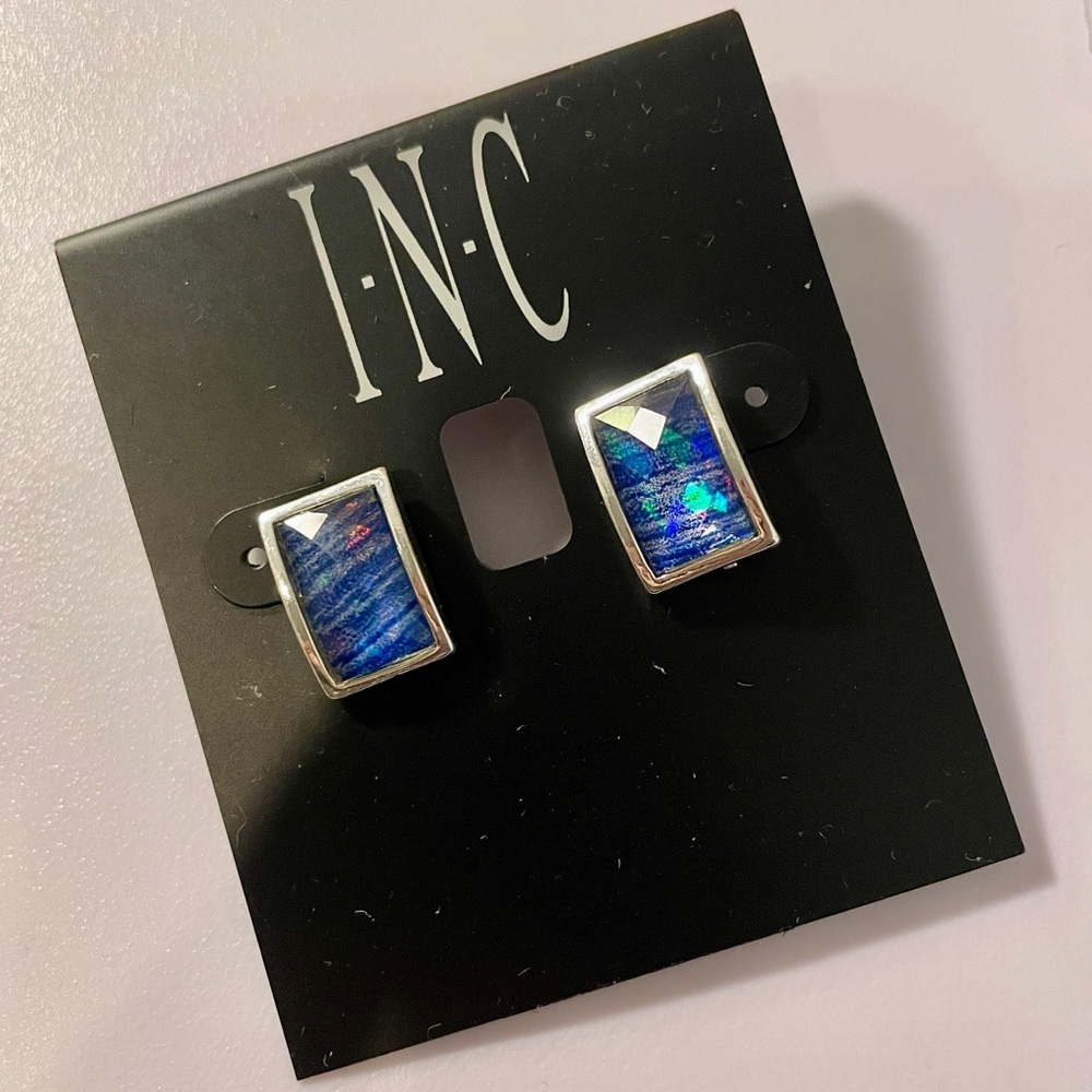 NWT INC Macy’s Blue Faceted Stone Silver Stud Earrings